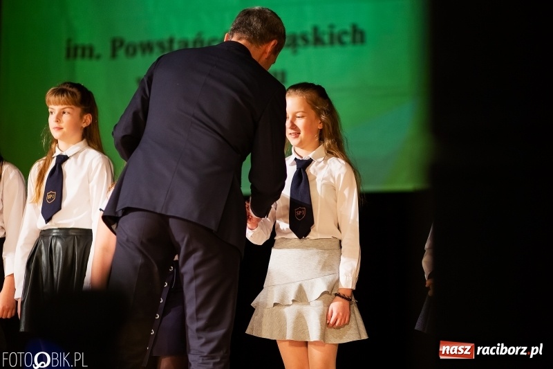 Zdjęcie w galerii na portalu naszraciborz.pl: Prezydent wręczył uczniom raciborskich szkół stypendia za wyniki w nauce wiadomości z regionu