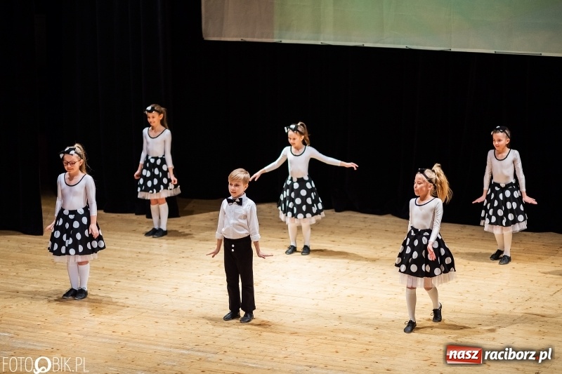 Zdjęcie w galerii na portalu naszraciborz.pl: Prezydent wręczył uczniom raciborskich szkół stypendia za wyniki w nauce wiadomości z regionu