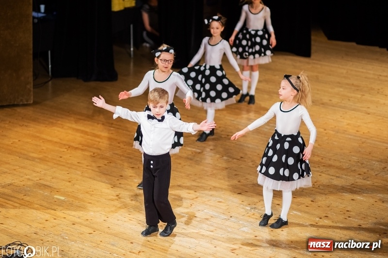 Zdjęcie w galerii na portalu naszraciborz.pl: Prezydent wręczył uczniom raciborskich szkół stypendia za wyniki w nauce wiadomości z regionu
