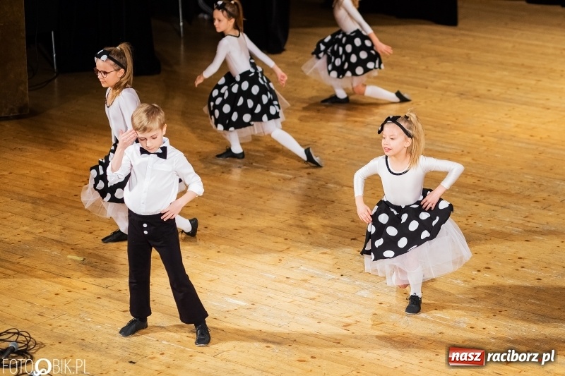 Zdjęcie w galerii na portalu naszraciborz.pl: Prezydent wręczył uczniom raciborskich szkół stypendia za wyniki w nauce wiadomości z regionu