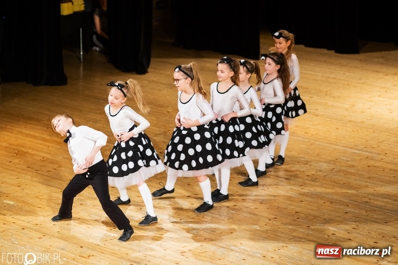 Zdjęcie w galerii na portalu naszraciborz.pl: Prezydent wręczył uczniom raciborskich szkół stypendia za wyniki w nauce wiadomości z regionu