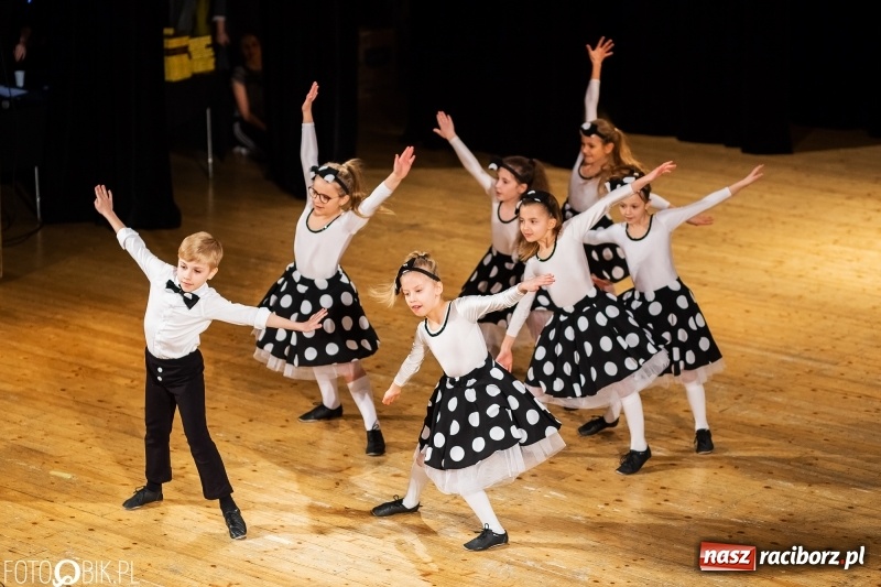 Zdjęcie w galerii na portalu naszraciborz.pl: Prezydent wręczył uczniom raciborskich szkół stypendia za wyniki w nauce wiadomości z regionu