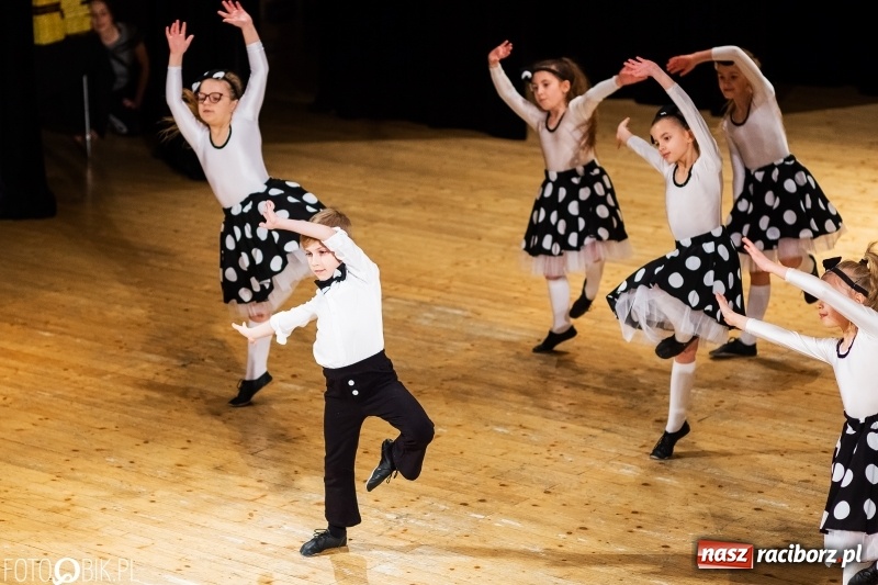 Zdjęcie w galerii na portalu naszraciborz.pl: Prezydent wręczył uczniom raciborskich szkół stypendia za wyniki w nauce wiadomości z regionu