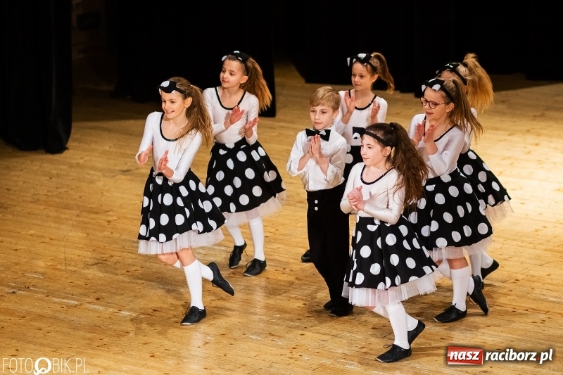 Zdjęcie w galerii na portalu naszraciborz.pl: Prezydent wręczył uczniom raciborskich szkół stypendia za wyniki w nauce wiadomości z regionu