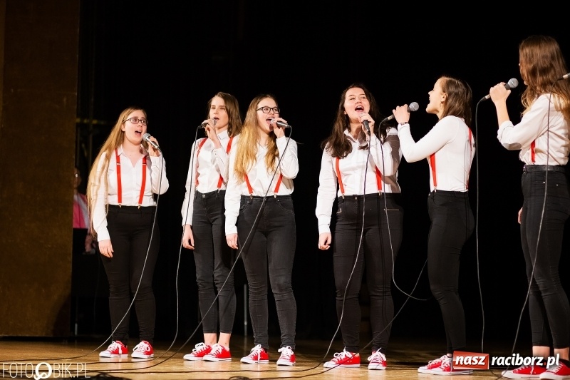 Zdjęcie w galerii na portalu naszraciborz.pl: Prezydent wręczył uczniom raciborskich szkół stypendia za wyniki w nauce wiadomości z regionu