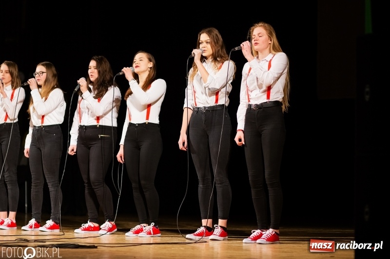 Zdjęcie w galerii na portalu naszraciborz.pl: Prezydent wręczył uczniom raciborskich szkół stypendia za wyniki w nauce wiadomości z regionu
