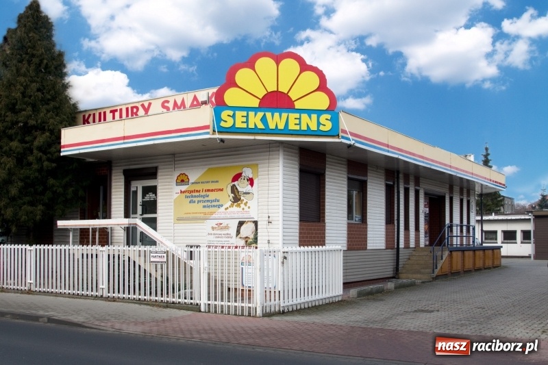 Zdjęcie w galerii na portalu naszraciborz.pl: Domowe wędzarnie podbijają rynek wiadomości z regionu