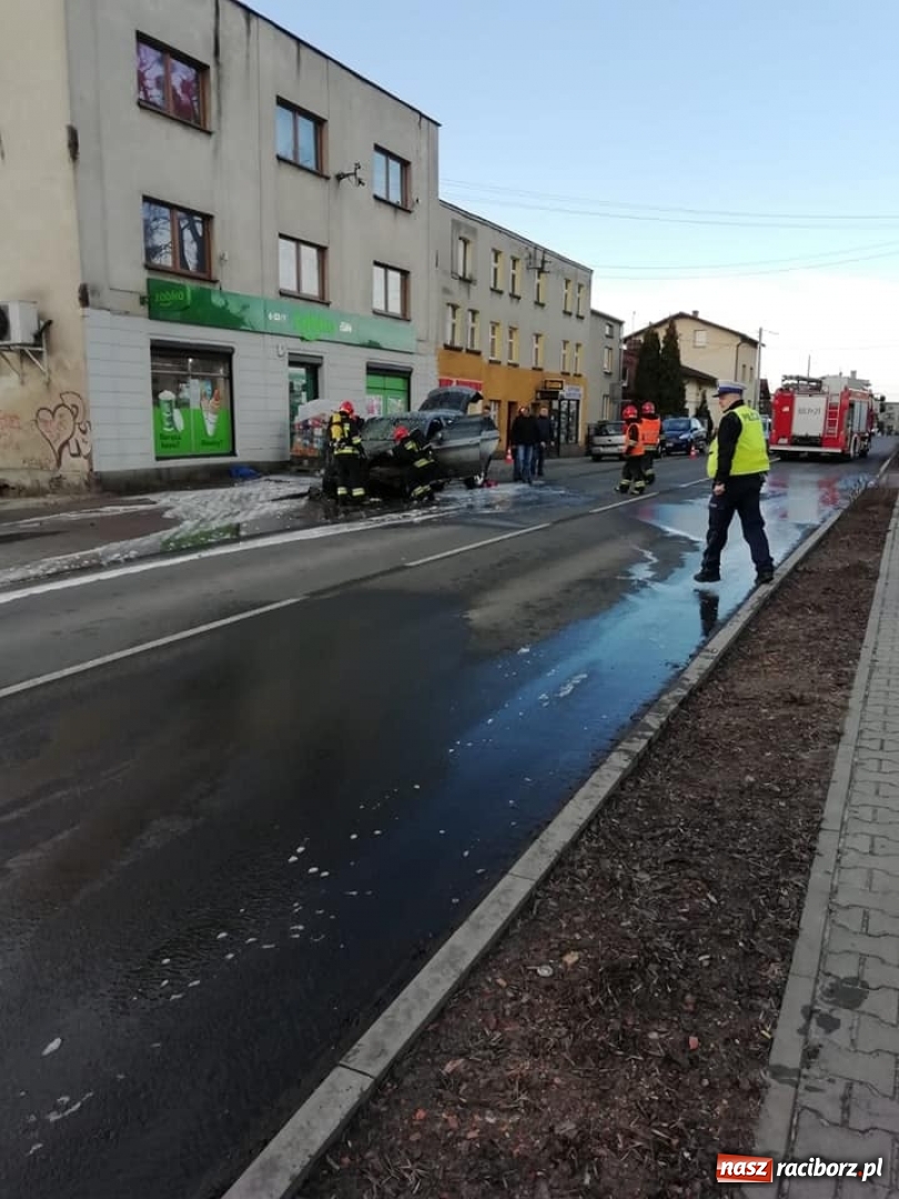 Zdjęcie w galerii na portalu naszraciborz.pl: BMW X6 stanęło w płomieniach  wiadomości z regionu