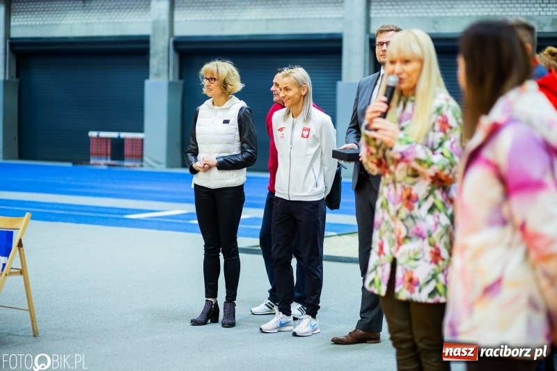 Zdjęcie w galerii na portalu naszraciborz.pl: Uczniowie Szkoły Mistrzostwa Sportowego trenowali z Justyną Święty-Ersetic wiadomości z regionu