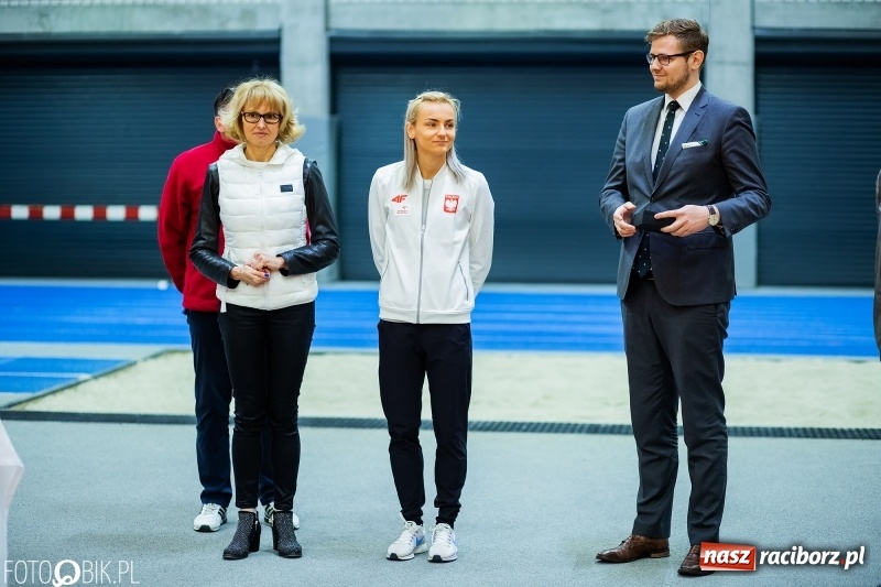 Zdjęcie w galerii na portalu naszraciborz.pl: Uczniowie Szkoły Mistrzostwa Sportowego trenowali z Justyną Święty-Ersetic wiadomości z regionu