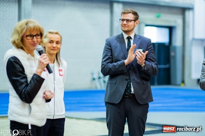 Zdjęcie w galerii na portalu naszraciborz.pl: Uczniowie Szkoły Mistrzostwa Sportowego trenowali z Justyną Święty-Ersetic wiadomości z regionu
