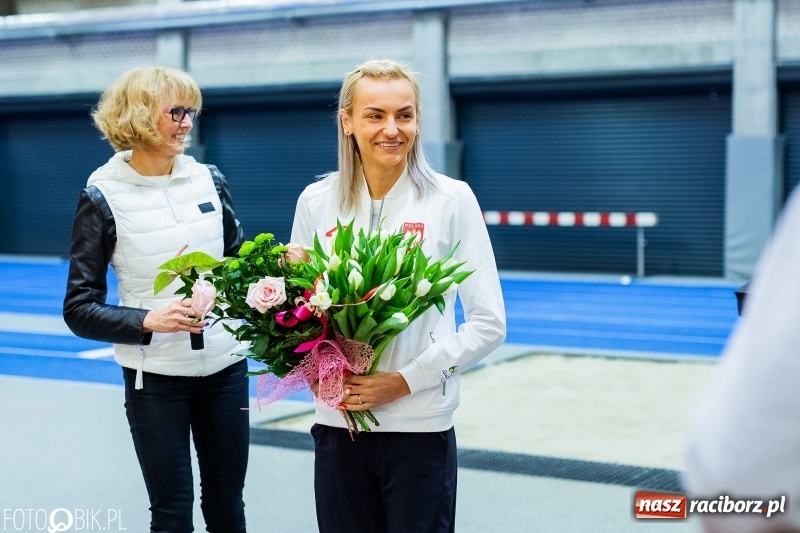 Zdjęcie w galerii na portalu naszraciborz.pl: Uczniowie Szkoły Mistrzostwa Sportowego trenowali z Justyną Święty-Ersetic wiadomości z regionu
