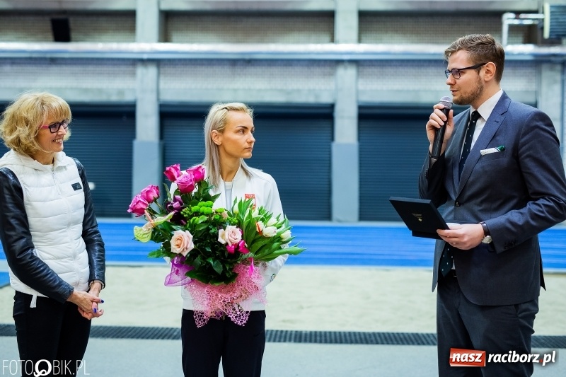 Zdjęcie w galerii na portalu naszraciborz.pl: Uczniowie Szkoły Mistrzostwa Sportowego trenowali z Justyną Święty-Ersetic wiadomości z regionu