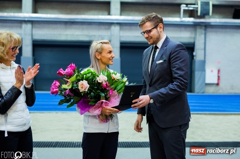Zdjęcie w galerii na portalu naszraciborz.pl: Uczniowie Szkoły Mistrzostwa Sportowego trenowali z Justyną Święty-Ersetic wiadomości z regionu