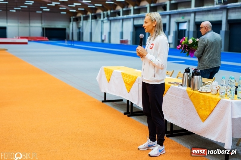 Zdjęcie w galerii na portalu naszraciborz.pl: Uczniowie Szkoły Mistrzostwa Sportowego trenowali z Justyną Święty-Ersetic wiadomości z regionu