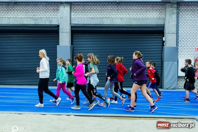 Zdjęcie w galerii na portalu naszraciborz.pl: Uczniowie Szkoły Mistrzostwa Sportowego trenowali z Justyną Święty-Ersetic wiadomości z regionu