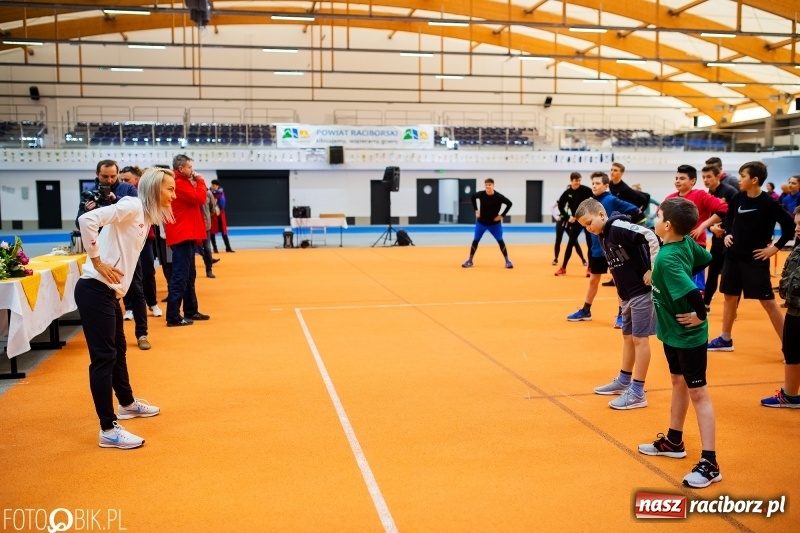 Zdjęcie w galerii na portalu naszraciborz.pl: Uczniowie Szkoły Mistrzostwa Sportowego trenowali z Justyną Święty-Ersetic wiadomości z regionu