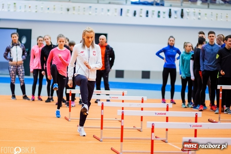 Zdjęcie w galerii na portalu naszraciborz.pl: Uczniowie Szkoły Mistrzostwa Sportowego trenowali z Justyną Święty-Ersetic wiadomości z regionu