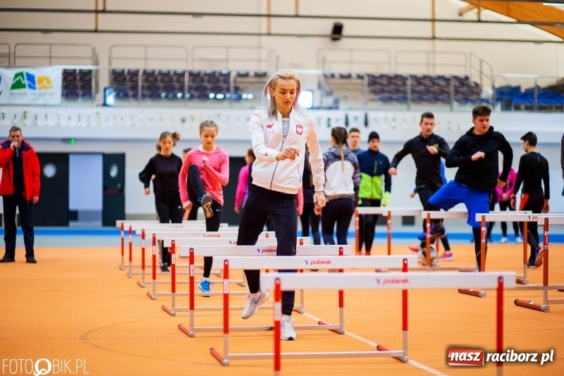 Zdjęcie w galerii na portalu naszraciborz.pl: Uczniowie Szkoły Mistrzostwa Sportowego trenowali z Justyną Święty-Ersetic wiadomości z regionu