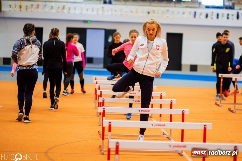 Zdjęcie w galerii na portalu naszraciborz.pl: Uczniowie Szkoły Mistrzostwa Sportowego trenowali z Justyną Święty-Ersetic wiadomości z regionu