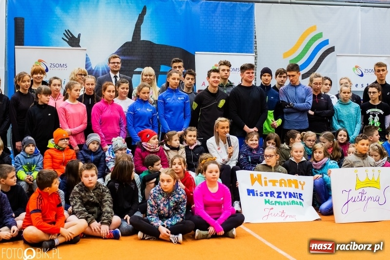 Zdjęcie w galerii na portalu naszraciborz.pl: Uczniowie Szkoły Mistrzostwa Sportowego trenowali z Justyną Święty-Ersetic wiadomości z regionu