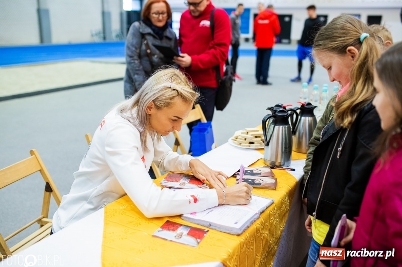 Zdjęcie w galerii na portalu naszraciborz.pl: Uczniowie Szkoły Mistrzostwa Sportowego trenowali z Justyną Święty-Ersetic wiadomości z regionu