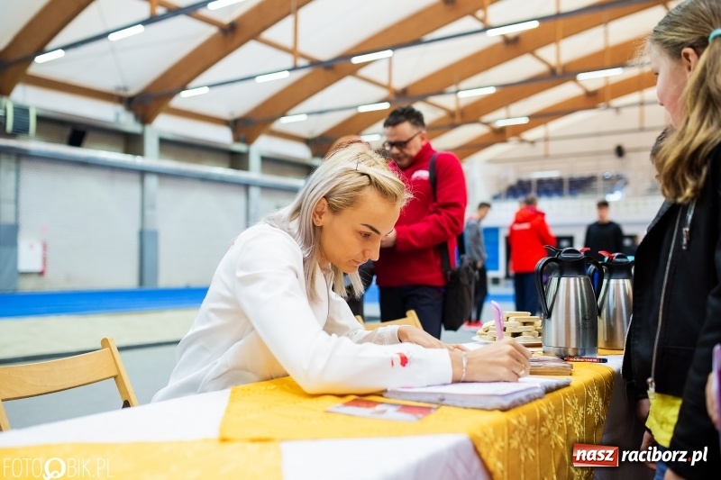 Zdjęcie w galerii na portalu naszraciborz.pl: Uczniowie Szkoły Mistrzostwa Sportowego trenowali z Justyną Święty-Ersetic wiadomości z regionu