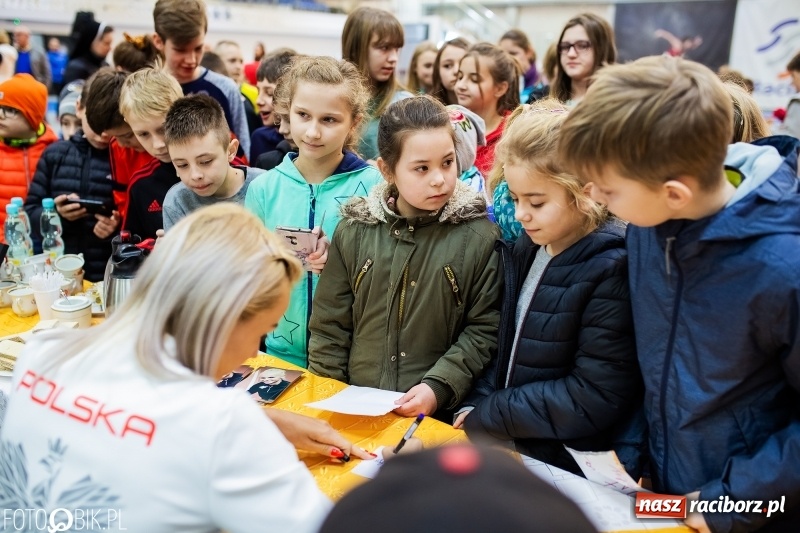 Zdjęcie w galerii na portalu naszraciborz.pl: Uczniowie Szkoły Mistrzostwa Sportowego trenowali z Justyną Święty-Ersetic wiadomości z regionu