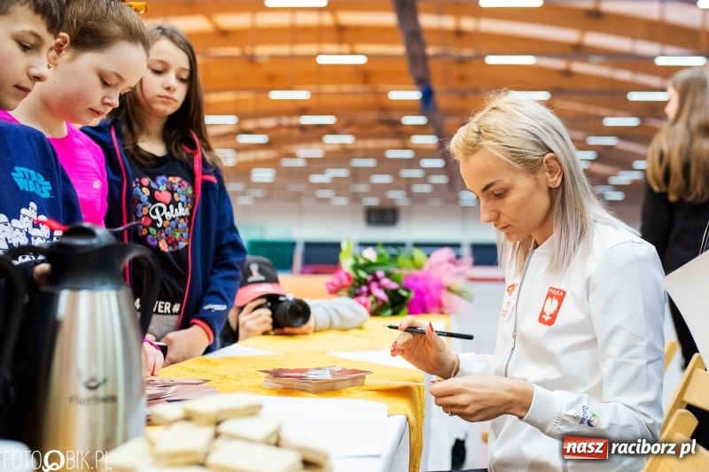 Zdjęcie w galerii na portalu naszraciborz.pl: Uczniowie Szkoły Mistrzostwa Sportowego trenowali z Justyną Święty-Ersetic wiadomości z regionu