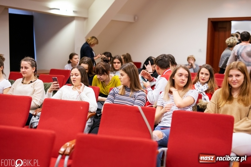 Zdjęcie w galerii na portalu naszraciborz.pl: Manicure w średniowiecznych murach, czyli III Raciborskie Dni Urody wiadomości z regionu