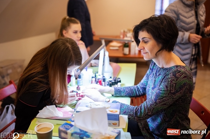 Zdjęcie w galerii na portalu naszraciborz.pl: Manicure w średniowiecznych murach, czyli III Raciborskie Dni Urody wiadomości z regionu