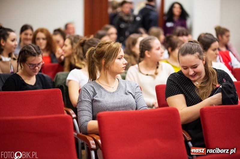 Zdjęcie w galerii na portalu naszraciborz.pl: Manicure w średniowiecznych murach, czyli III Raciborskie Dni Urody wiadomości z regionu