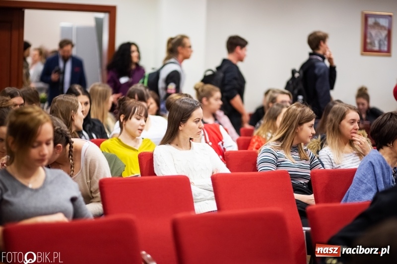Zdjęcie w galerii na portalu naszraciborz.pl: Manicure w średniowiecznych murach, czyli III Raciborskie Dni Urody wiadomości z regionu
