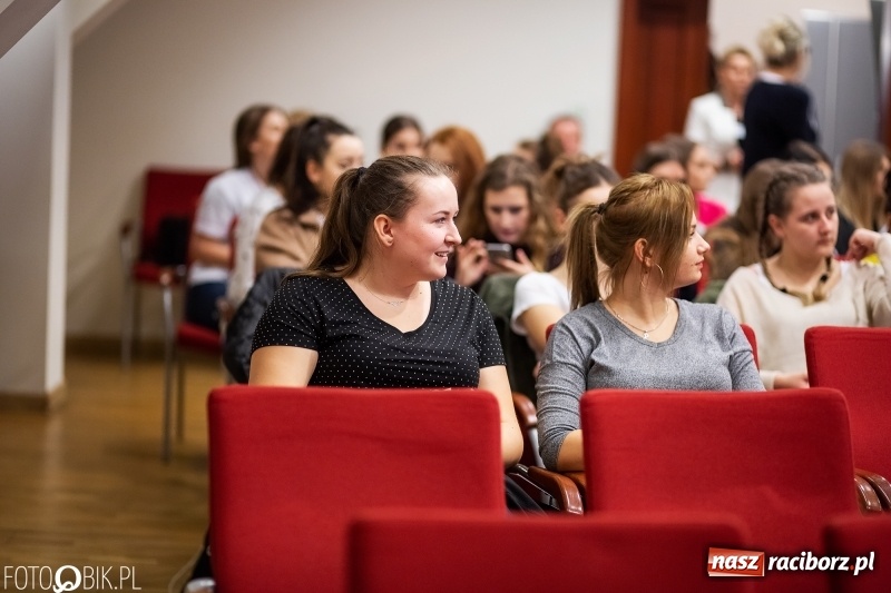 Zdjęcie w galerii na portalu naszraciborz.pl: Manicure w średniowiecznych murach, czyli III Raciborskie Dni Urody wiadomości z regionu