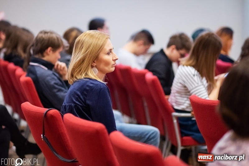 Zdjęcie w galerii na portalu naszraciborz.pl: Manicure w średniowiecznych murach, czyli III Raciborskie Dni Urody wiadomości z regionu