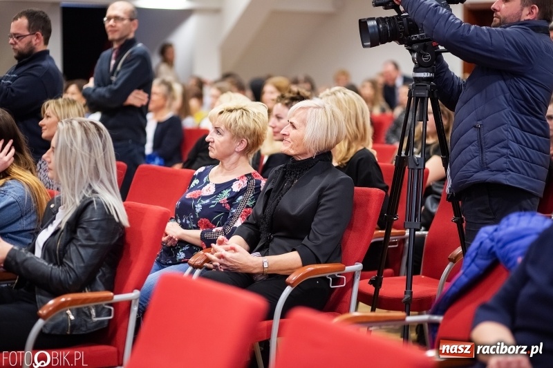 Zdjęcie w galerii na portalu naszraciborz.pl: Manicure w średniowiecznych murach, czyli III Raciborskie Dni Urody wiadomości z regionu