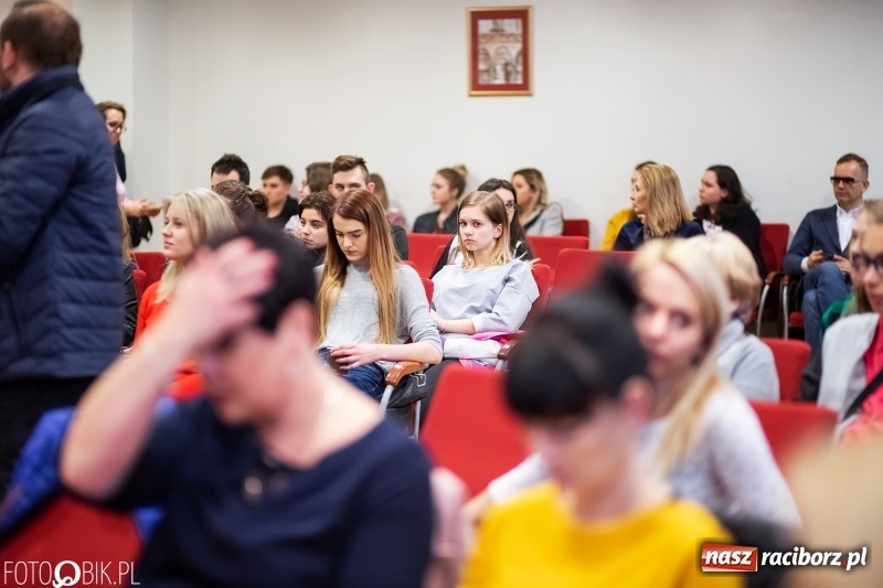 Zdjęcie w galerii na portalu naszraciborz.pl: Manicure w średniowiecznych murach, czyli III Raciborskie Dni Urody wiadomości z regionu