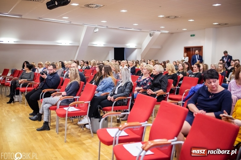 Zdjęcie w galerii na portalu naszraciborz.pl: Manicure w średniowiecznych murach, czyli III Raciborskie Dni Urody wiadomości z regionu