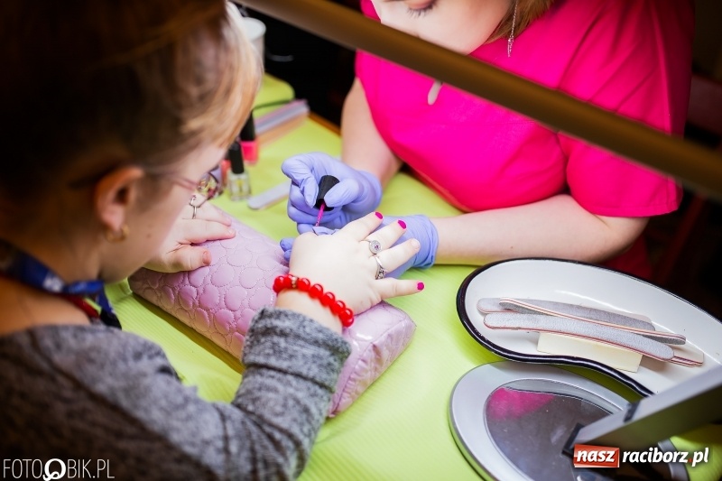 Zdjęcie w galerii na portalu naszraciborz.pl: Manicure w średniowiecznych murach, czyli III Raciborskie Dni Urody wiadomości z regionu