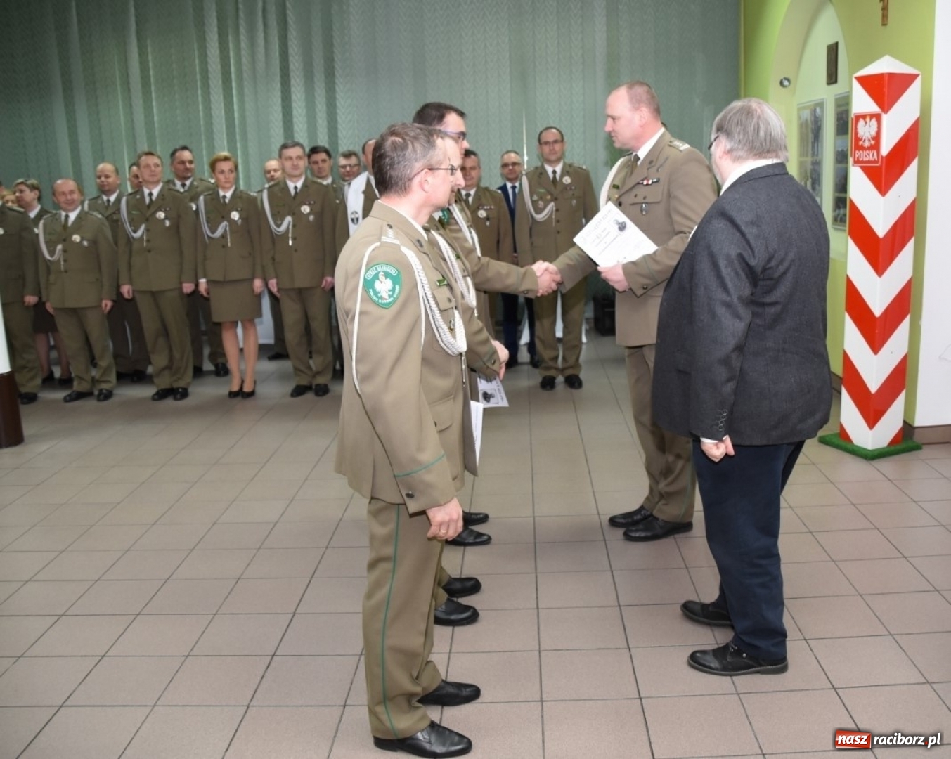 Zdjęcie w galerii na portalu naszraciborz.pl: Śląskich pograniczników odwiedził wnuk ich patrona  wiadomości z regionu