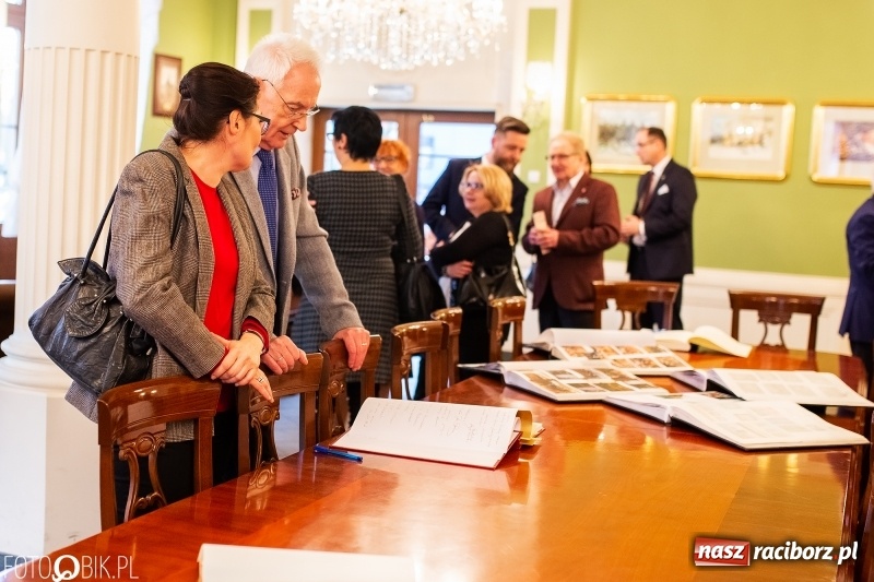 Zdjęcie w galerii na portalu naszraciborz.pl: Juliusz i Wojciech Kossak w Raciborzu. Historyczne malarstwo w pałacyku Rafako wiadomości z regionu