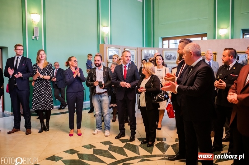 Zdjęcie w galerii na portalu naszraciborz.pl: Juliusz i Wojciech Kossak w Raciborzu. Historyczne malarstwo w pałacyku Rafako wiadomości z regionu