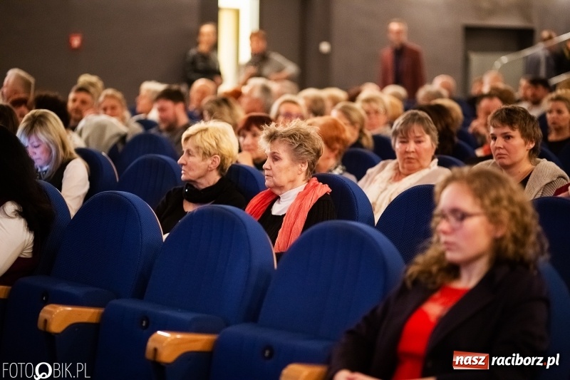 Zdjęcie w galerii na portalu naszraciborz.pl: Benefis Piotra Libery w Domu Kultury Strzecha wiadomości z regionu