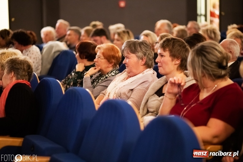 Zdjęcie w galerii na portalu naszraciborz.pl: Benefis Piotra Libery w Domu Kultury Strzecha wiadomości z regionu
