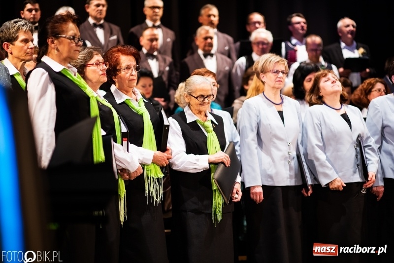 Zdjęcie w galerii na portalu naszraciborz.pl: Benefis Piotra Libery w Domu Kultury Strzecha wiadomości z regionu