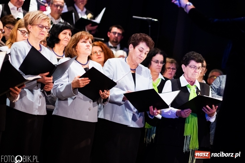 Zdjęcie w galerii na portalu naszraciborz.pl: Benefis Piotra Libery w Domu Kultury Strzecha wiadomości z regionu