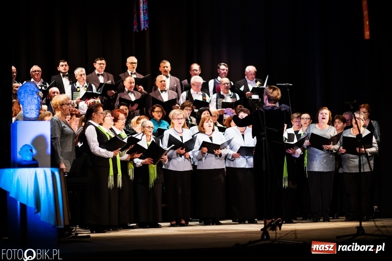 Zdjęcie w galerii na portalu naszraciborz.pl: Benefis Piotra Libery w Domu Kultury Strzecha wiadomości z regionu