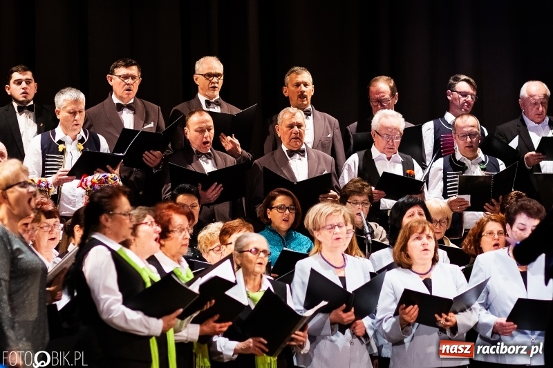 Zdjęcie w galerii na portalu naszraciborz.pl: Benefis Piotra Libery w Domu Kultury Strzecha wiadomości z regionu