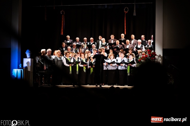 Zdjęcie w galerii na portalu naszraciborz.pl: Benefis Piotra Libery w Domu Kultury Strzecha wiadomości z regionu