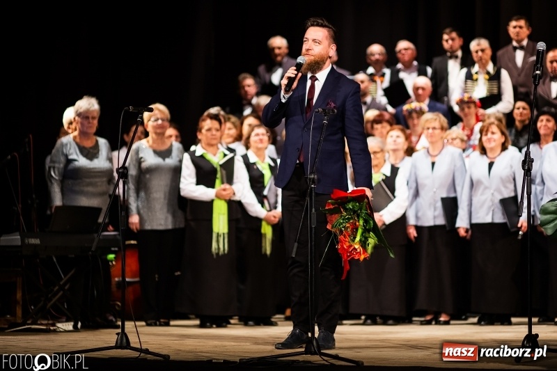 Zdjęcie w galerii na portalu naszraciborz.pl: Benefis Piotra Libery w Domu Kultury Strzecha wiadomości z regionu